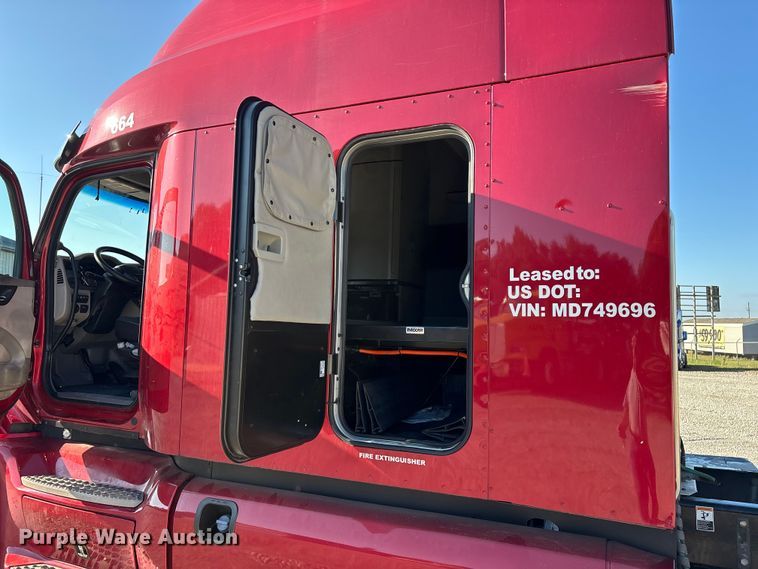 image for item ED2249 2021 Peterbilt 579 semi truck