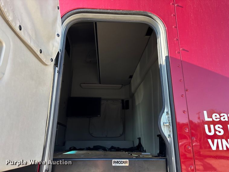 image for item ED2249 2021 Peterbilt 579 semi truck