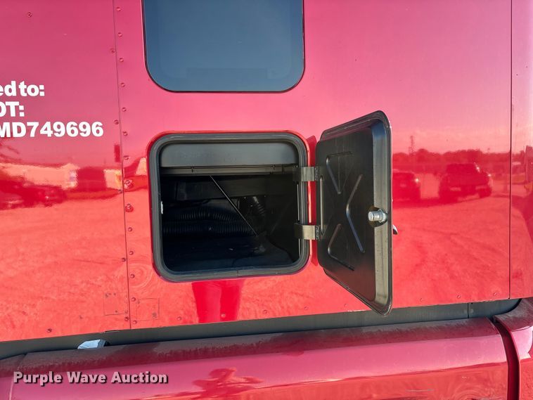 image for item ED2249 2021 Peterbilt 579 semi truck