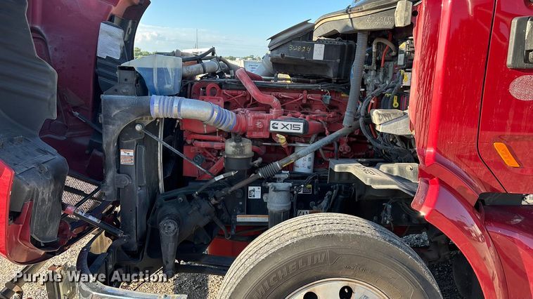 image for item ED2249 2021 Peterbilt 579 semi truck