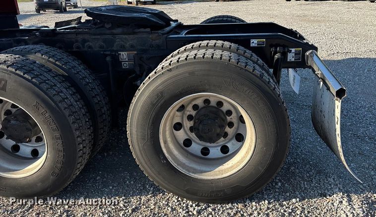 image for item ED2249 2021 Peterbilt 579 semi truck