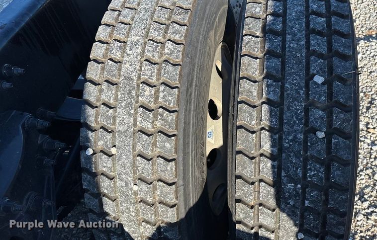 image for item ED2249 2021 Peterbilt 579 semi truck