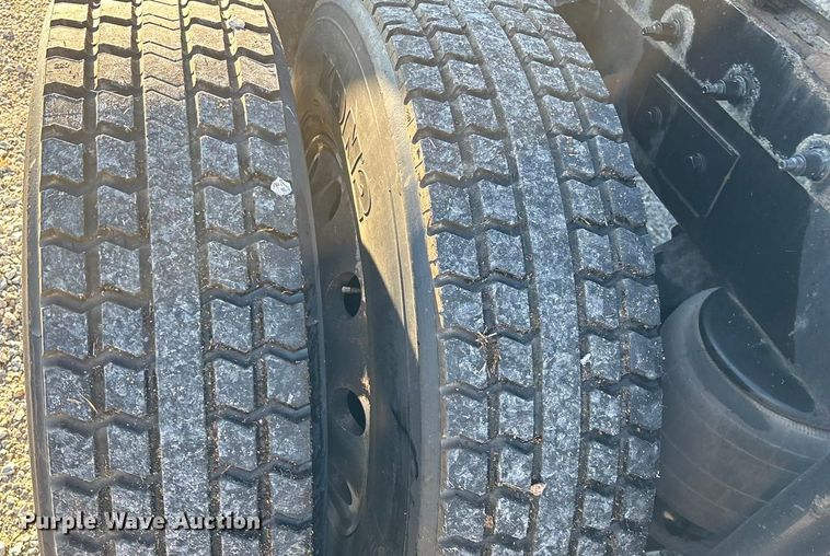 image for item ED2249 2021 Peterbilt 579 semi truck