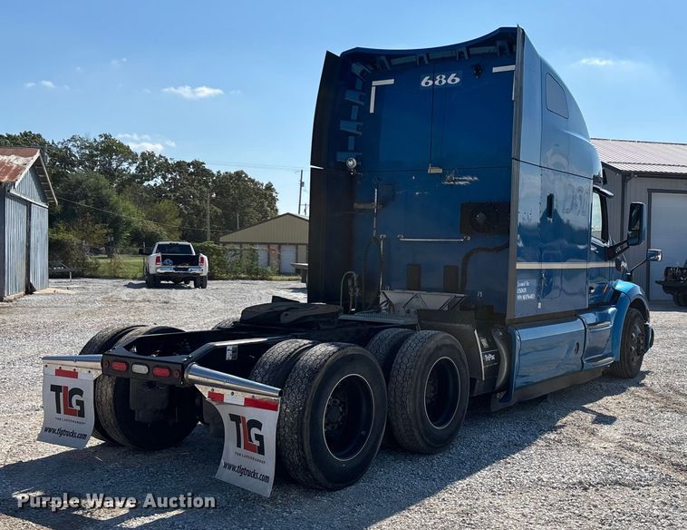 image for item ED2250 2022 Peterbilt 579 semi truck
