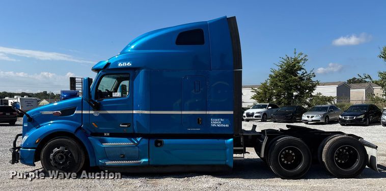 image for item ED2250 2022 Peterbilt 579 semi truck