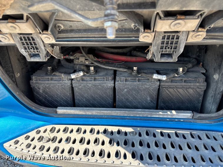 image for item ED2250 2022 Peterbilt 579 semi truck