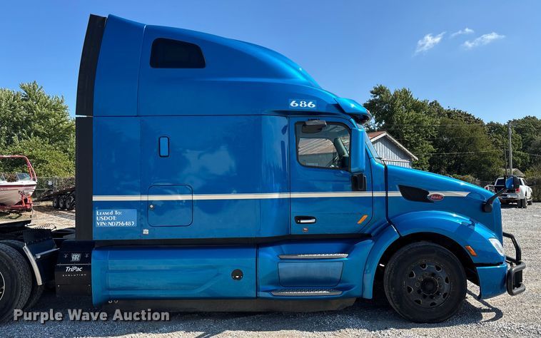 image for item ED2250 2022 Peterbilt 579 semi truck