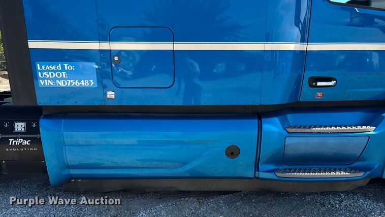 image for item ED2250 2022 Peterbilt 579 semi truck