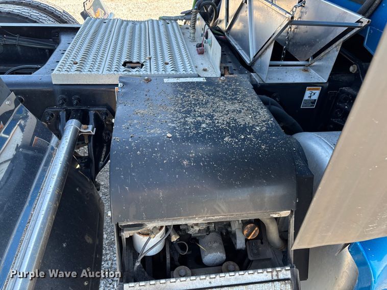 image for item ED2250 2022 Peterbilt 579 semi truck