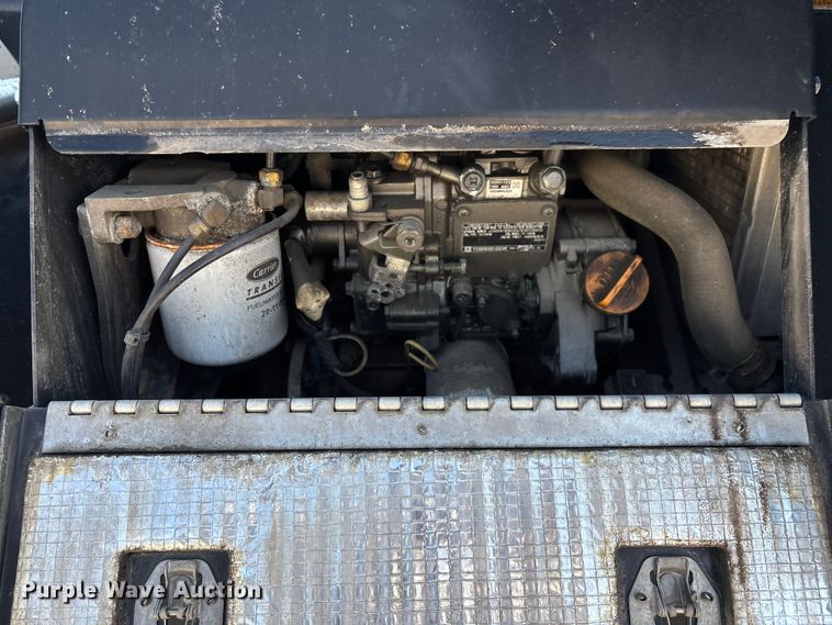 image for item ED2250 2022 Peterbilt 579 semi truck