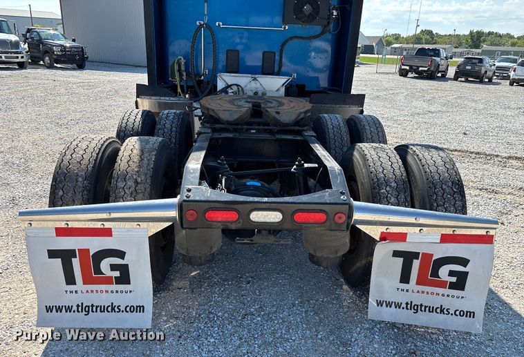 image for item ED2250 2022 Peterbilt 579 semi truck