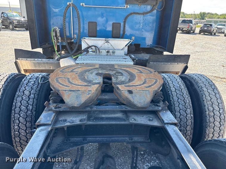 image for item ED2250 2022 Peterbilt 579 semi truck
