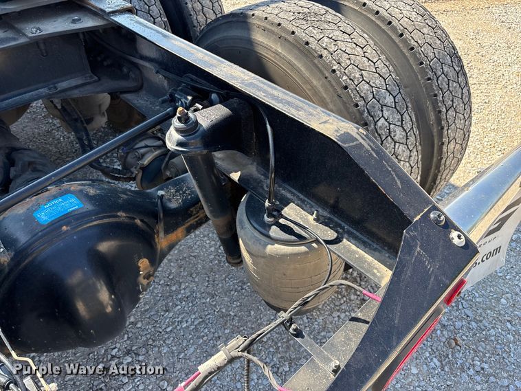 image for item ED2250 2022 Peterbilt 579 semi truck