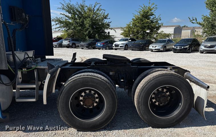 image for item ED2250 2022 Peterbilt 579 semi truck