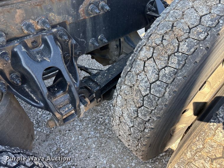 image for item ED2250 2022 Peterbilt 579 semi truck