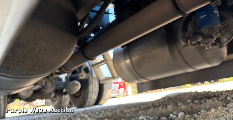 image for item ED2250 2022 Peterbilt 579 semi truck