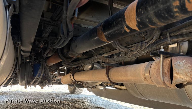 image for item ED2250 2022 Peterbilt 579 semi truck