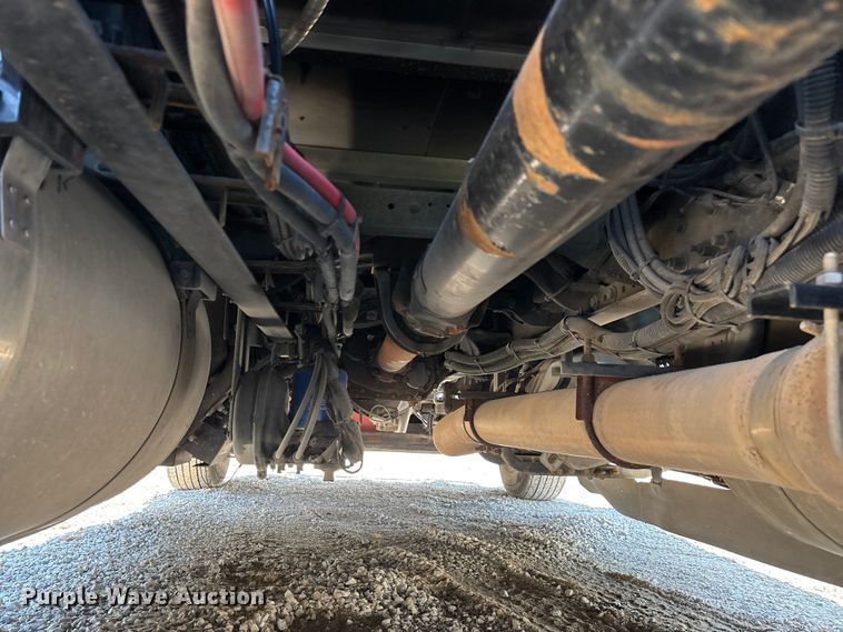 image for item ED2250 2022 Peterbilt 579 semi truck