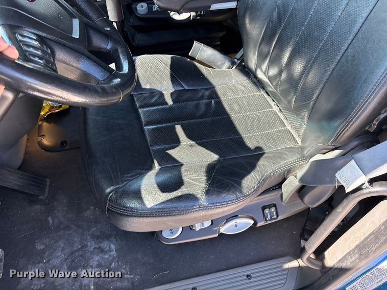 image for item ED2250 2022 Peterbilt 579 semi truck