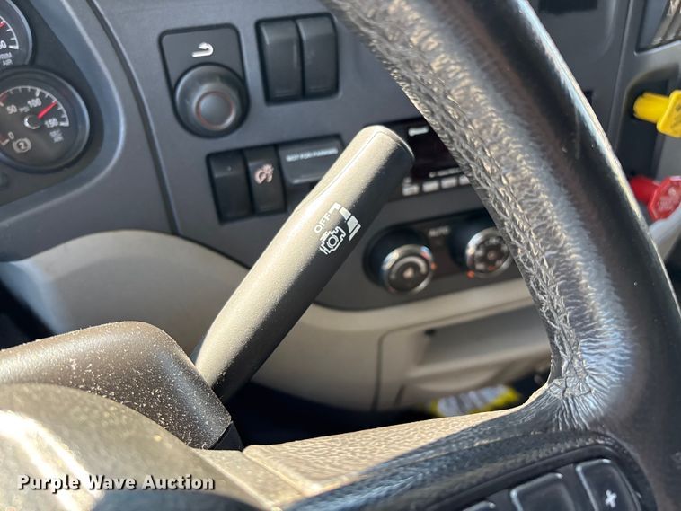 image for item ED2250 2022 Peterbilt 579 semi truck