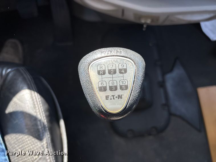 image for item ED2250 2022 Peterbilt 579 semi truck