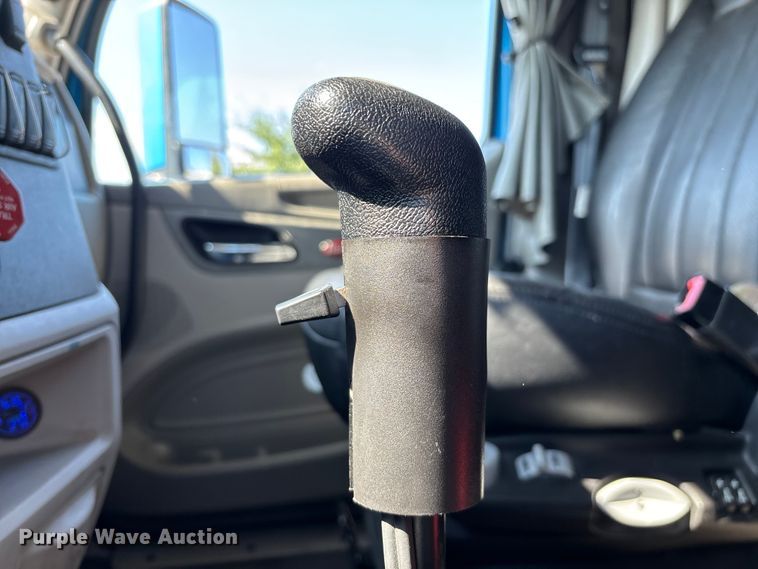 image for item ED2250 2022 Peterbilt 579 semi truck