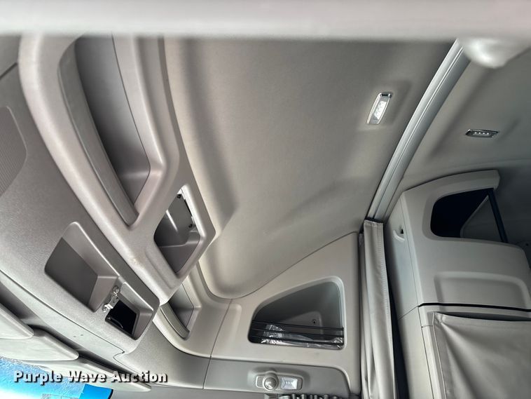 image for item ED2250 2022 Peterbilt 579 semi truck