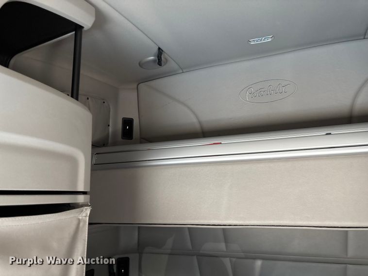 image for item ED2250 2022 Peterbilt 579 semi truck