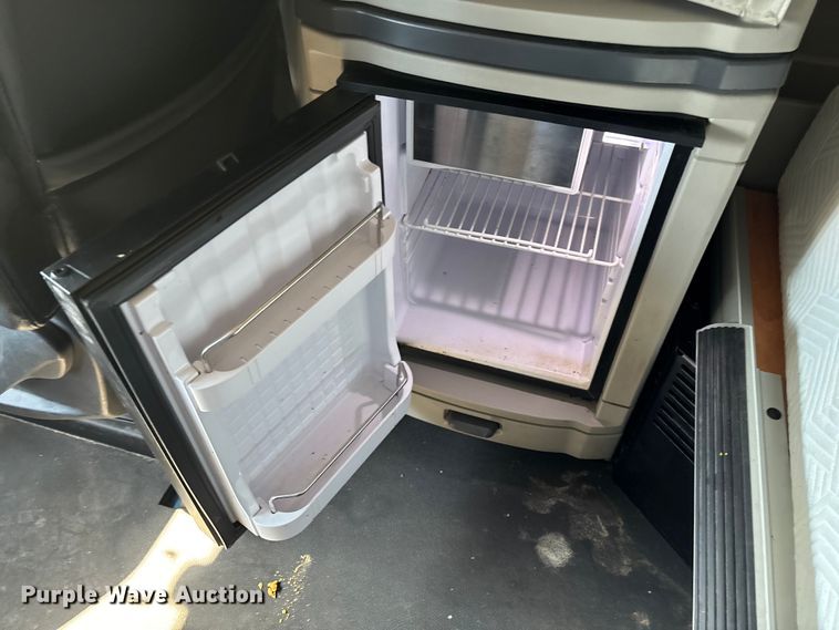 image for item ED2250 2022 Peterbilt 579 semi truck