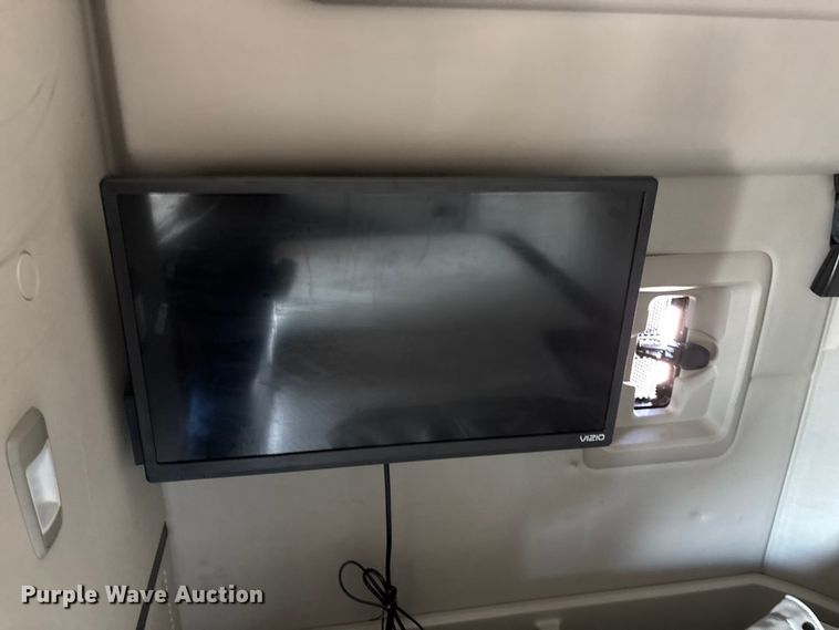 image for item ED2250 2022 Peterbilt 579 semi truck