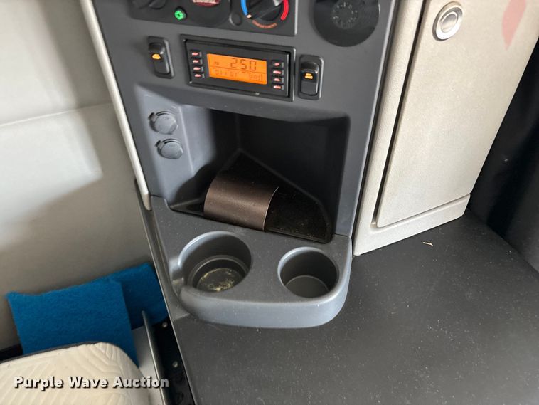 image for item ED2250 2022 Peterbilt 579 semi truck