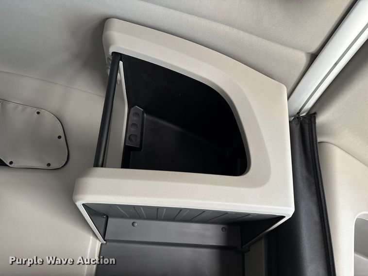 image for item ED2250 2022 Peterbilt 579 semi truck