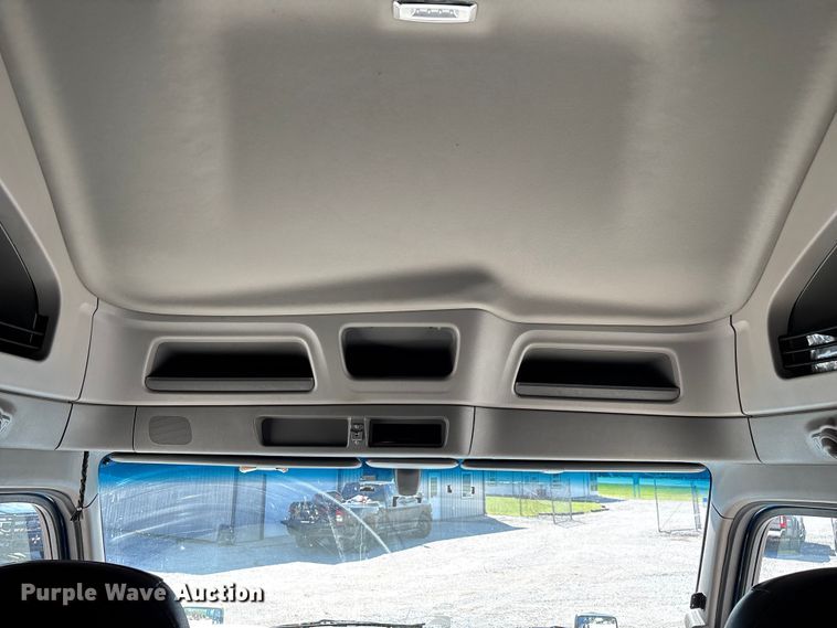 image for item ED2250 2022 Peterbilt 579 semi truck