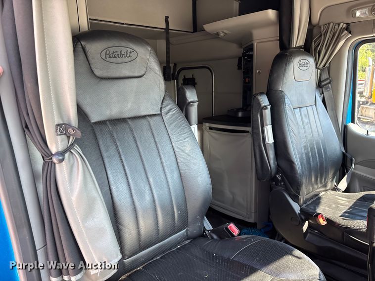 image for item ED2250 2022 Peterbilt 579 semi truck