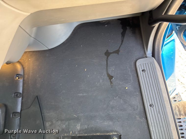 image for item ED2250 2022 Peterbilt 579 semi truck