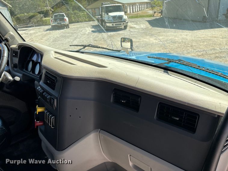 image for item ED2250 2022 Peterbilt 579 semi truck