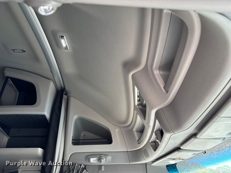 image for item ED2250 2022 Peterbilt 579 semi truck