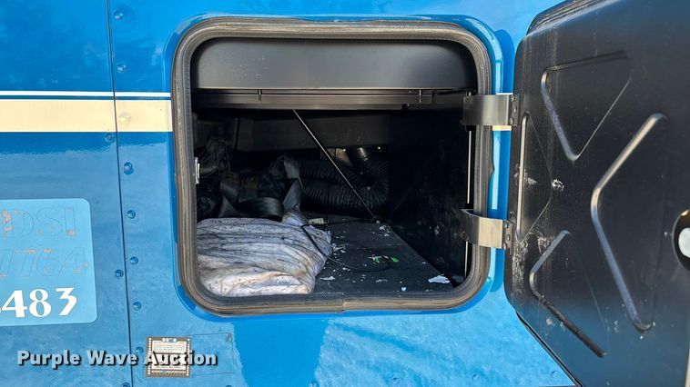 image for item ED2250 2022 Peterbilt 579 semi truck