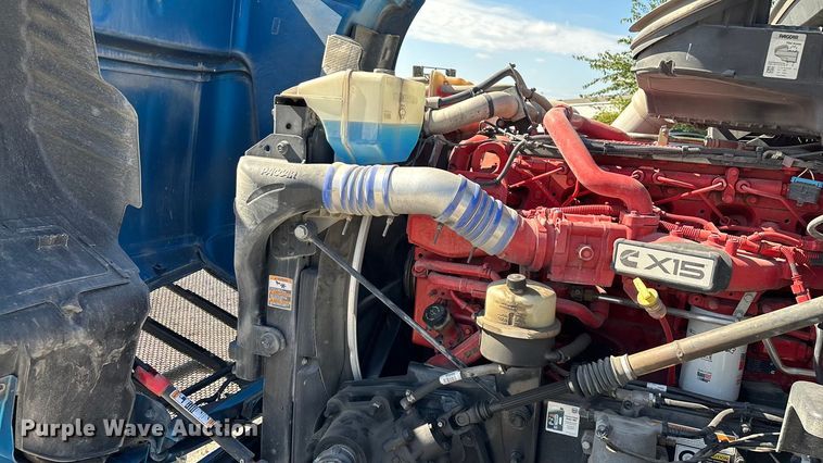 image for item ED2250 2022 Peterbilt 579 semi truck