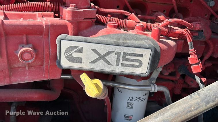 image for item ED2250 2022 Peterbilt 579 semi truck