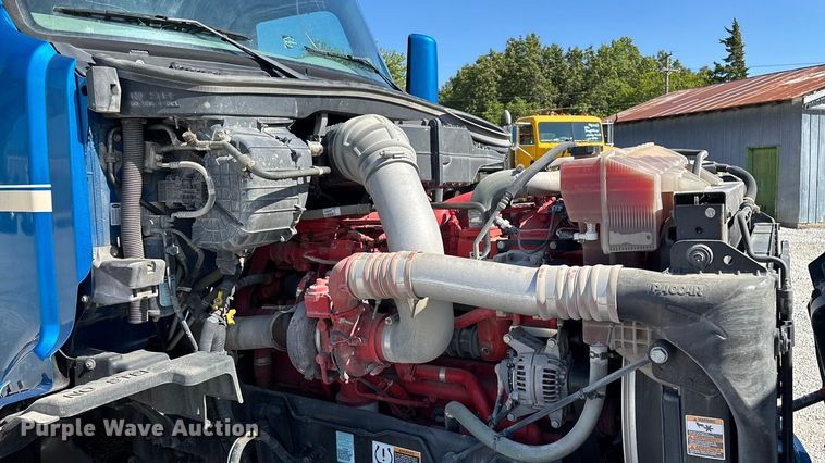 image for item ED2250 2022 Peterbilt 579 semi truck