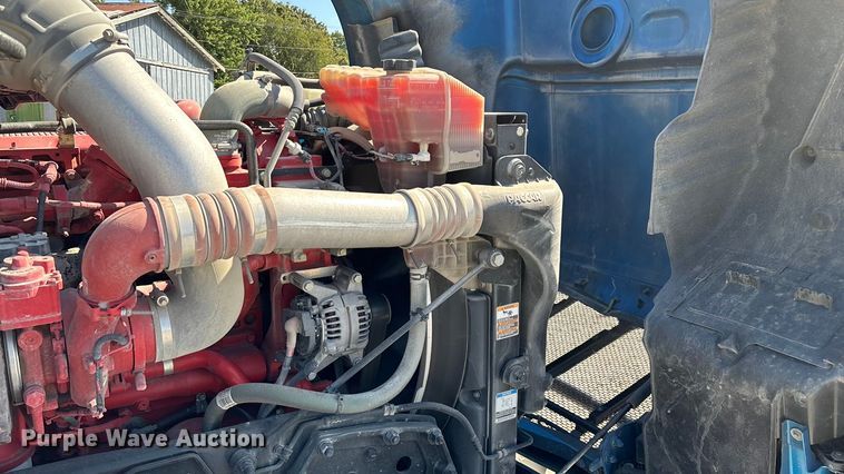 image for item ED2250 2022 Peterbilt 579 semi truck