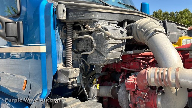 image for item ED2250 2022 Peterbilt 579 semi truck