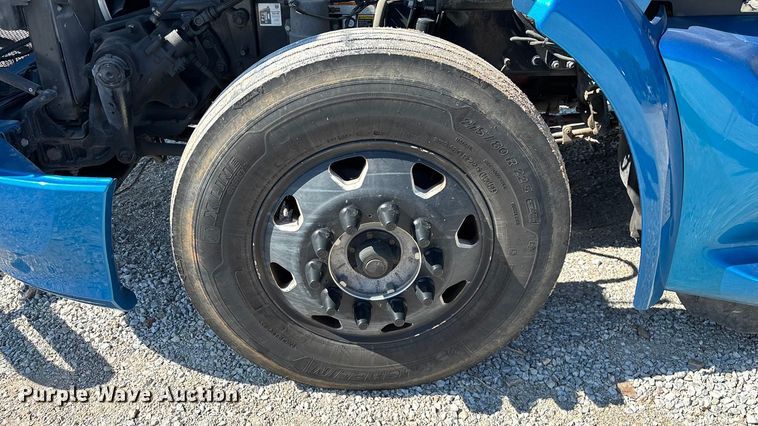 image for item ED2250 2022 Peterbilt 579 semi truck