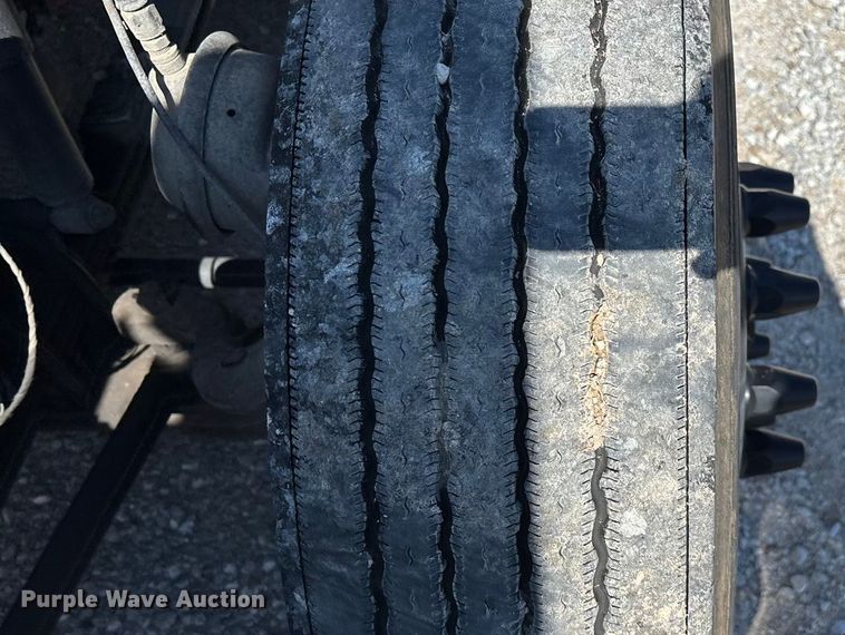 image for item ED2250 2022 Peterbilt 579 semi truck