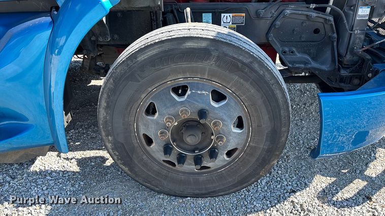 image for item ED2250 2022 Peterbilt 579 semi truck