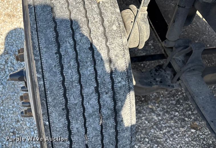 image for item ED2250 2022 Peterbilt 579 semi truck