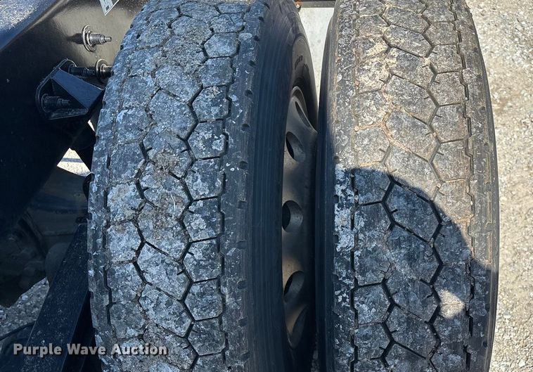 image for item ED2250 2022 Peterbilt 579 semi truck