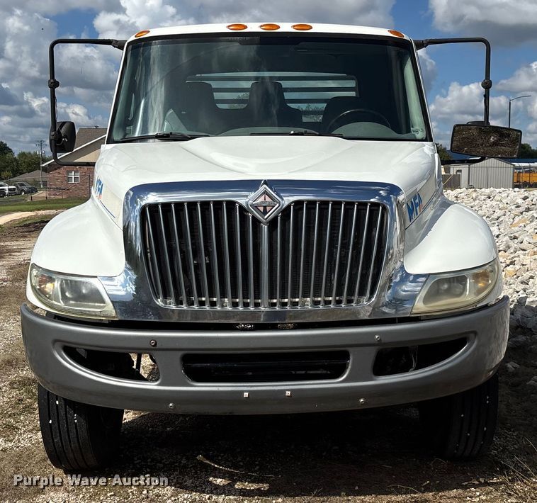 image for item ED2256 2007 International 4300 flatbed truck