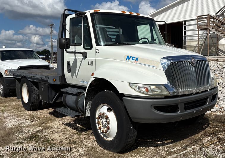 image for item ED2256 2007 International 4300 flatbed truck